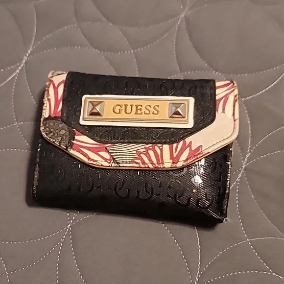 Guess purse - Picture 5 of 14